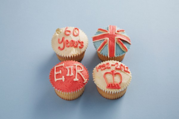 diamond-jubilee-cupcake-001