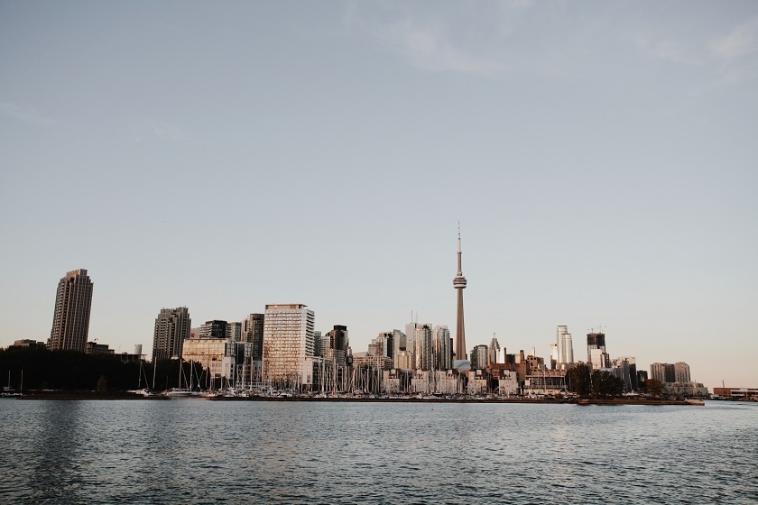 The city of Toronto has so much to offer, it can be hard to chose. Here are the most Traveletty things to do & see, where to stay and shopping tips.