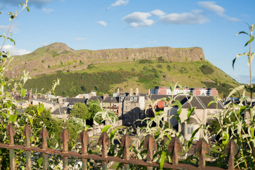 Our traveletty top tips for things to do in Edinburgh - including sights, restaurants, bars, vintage shops and cool hangouts!