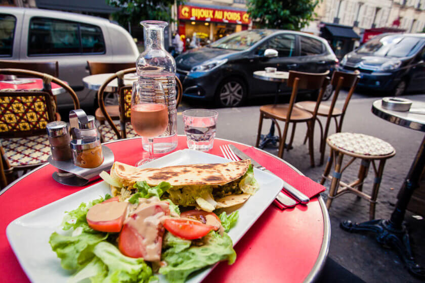For all the vegan Travelettes out there: YES, you can travel Paris as a vegan - just bring our vegan Paris city guide!