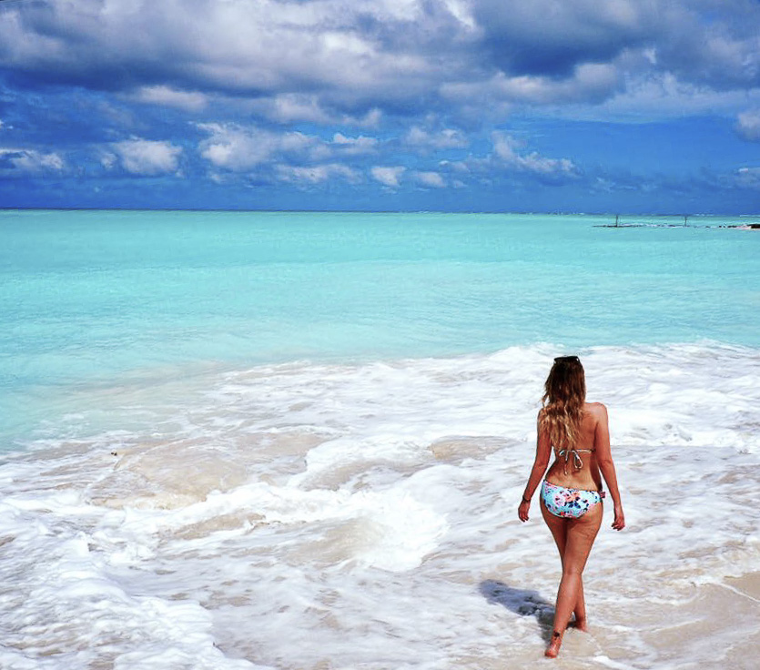 Travelettes | Being the Girl that Never Sticks Around | Strolling on the Beach in Turks and Caicos