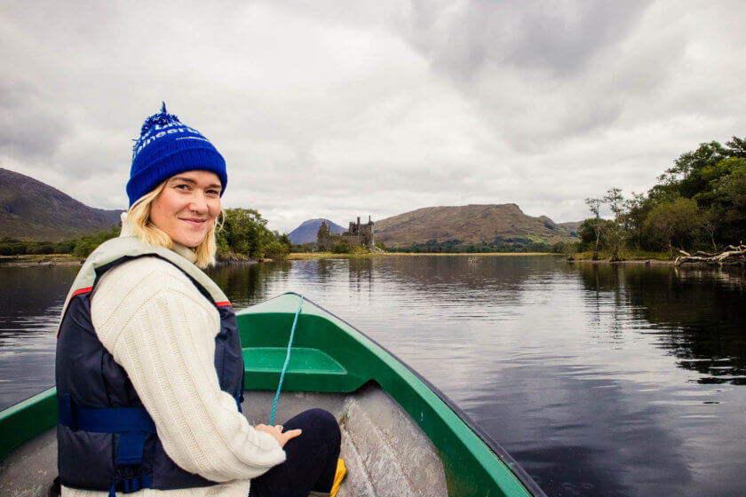 Travel blogger Kathi Kamleitner exploring her backyard by boat in Scotland's region Argyll.