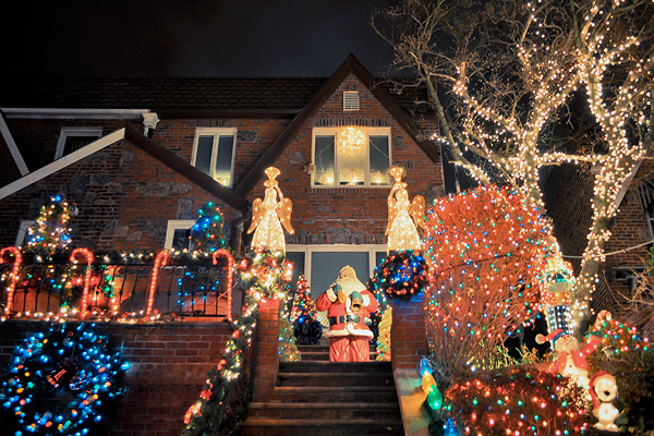Travelettes » The Christmas Lights of Dyker Heights | Travelettes