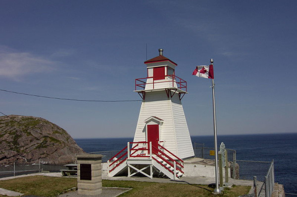 800px-Fort_Amherst_lighthouse,_St._John's,_NL