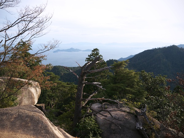 travelettes marie colinet japan miyajima mount misen
