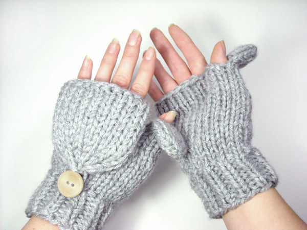 5 Necessary Winter Travel Accessoires - convertible mittens