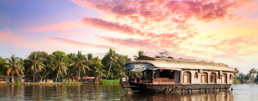 Tinggly experiences - houseboat in India