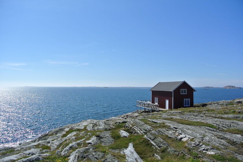 Why Everyone should do a a Roadtrip in Southern Sweden - Islands, Red cottage
