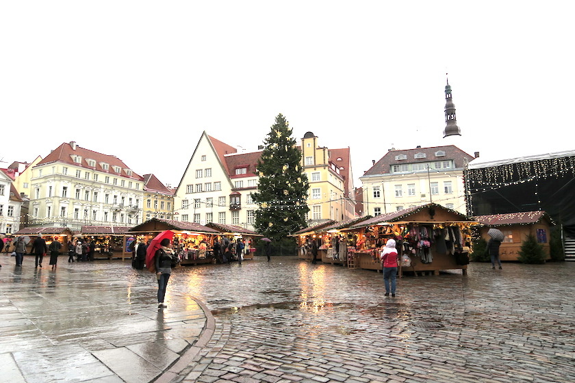 tallinn town hall square christmas market