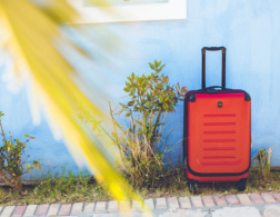 This is the ultimate suitcase for notorious overpackers