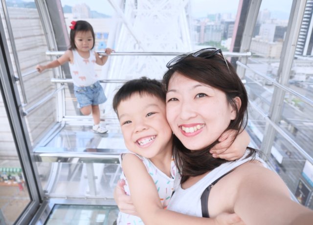 Yes, I solo travel with my two young children