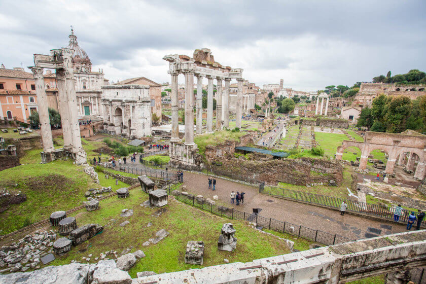 Rome might be a touristy city, but with these 20 travel tips your Rome adventure will be a huge success!
