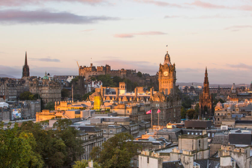 Want a magical journey to Scotland following the footsteps of Harry Potter? Make sure to add these Harry Potter themed highlights to your Scotland itinerary!