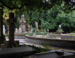 Dark tourism: The Graveyard Tour at Highgate Cemetery, London